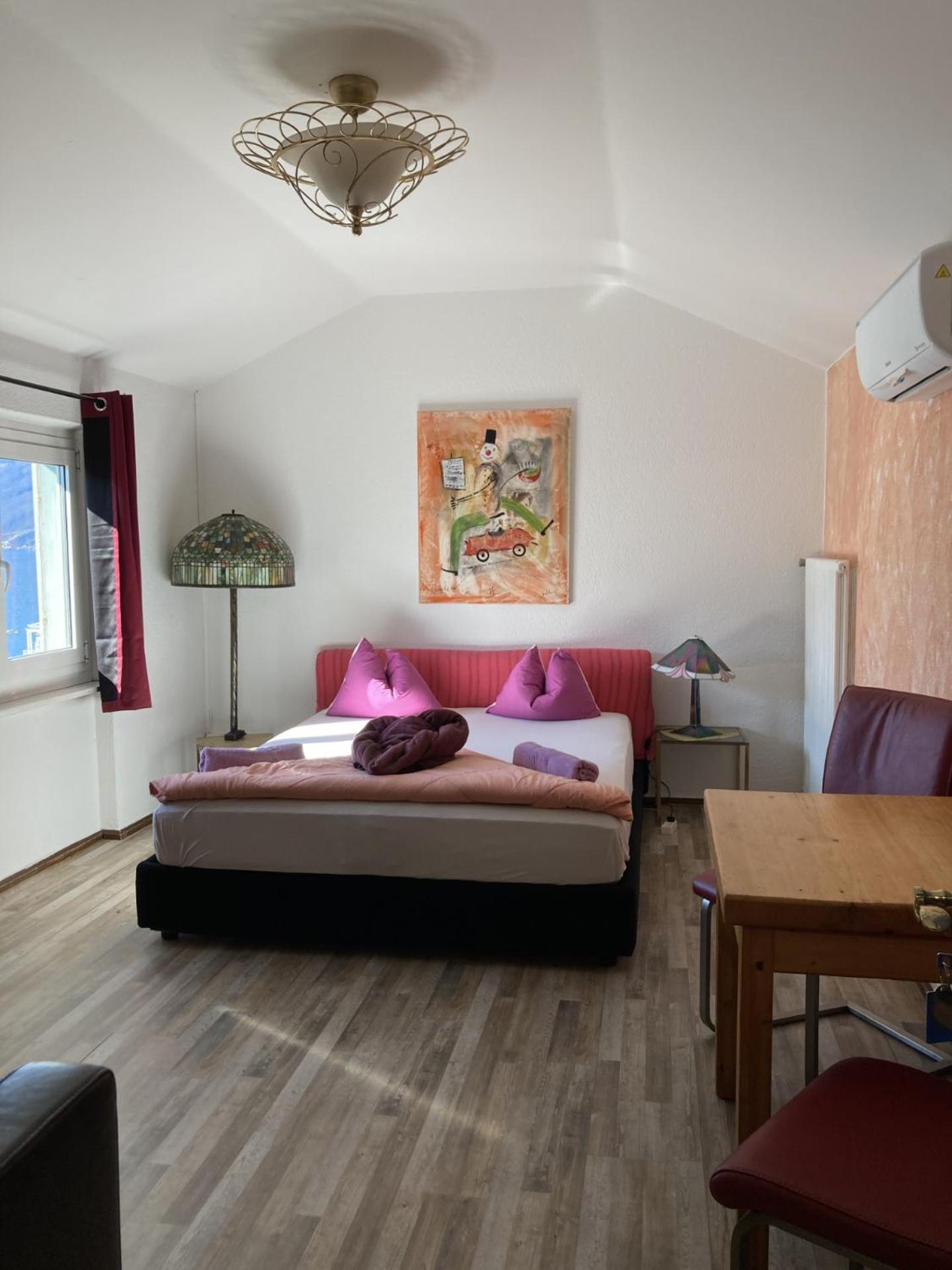 BnB122 bed&breakfast Ascona Eksteriør billede